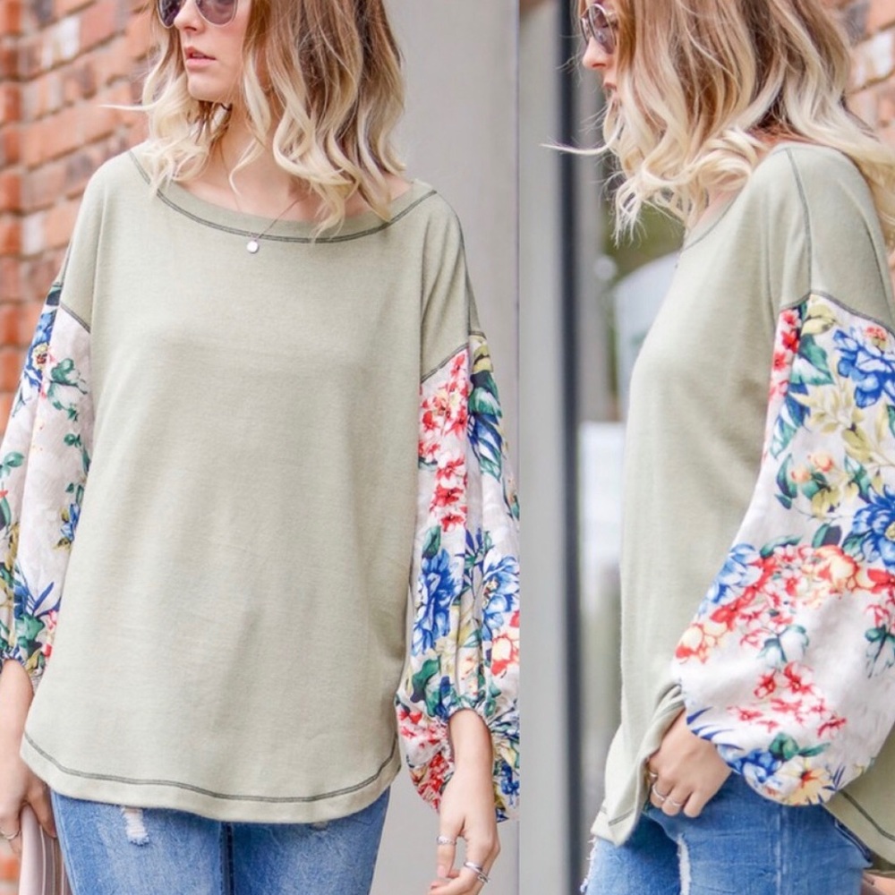 NWT.   SAGE FLORAL PRINT SLEEVE TOP